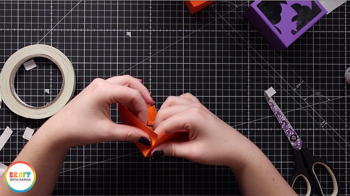 Stick the box lid sides together