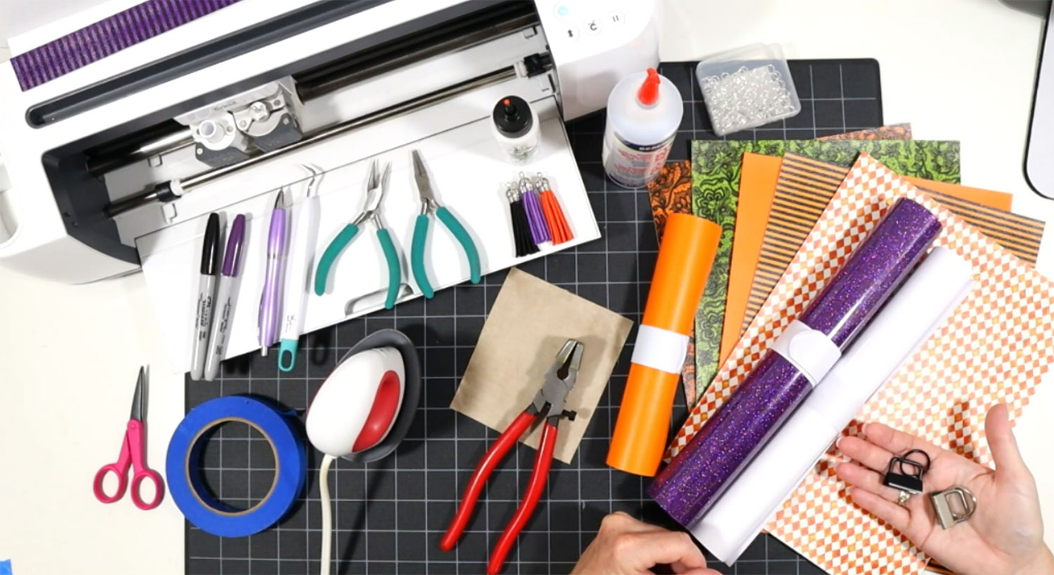 HOW TO MAKE FAUX LEATHER KEY FOBS/WRISTLETS WITH CRICUT 